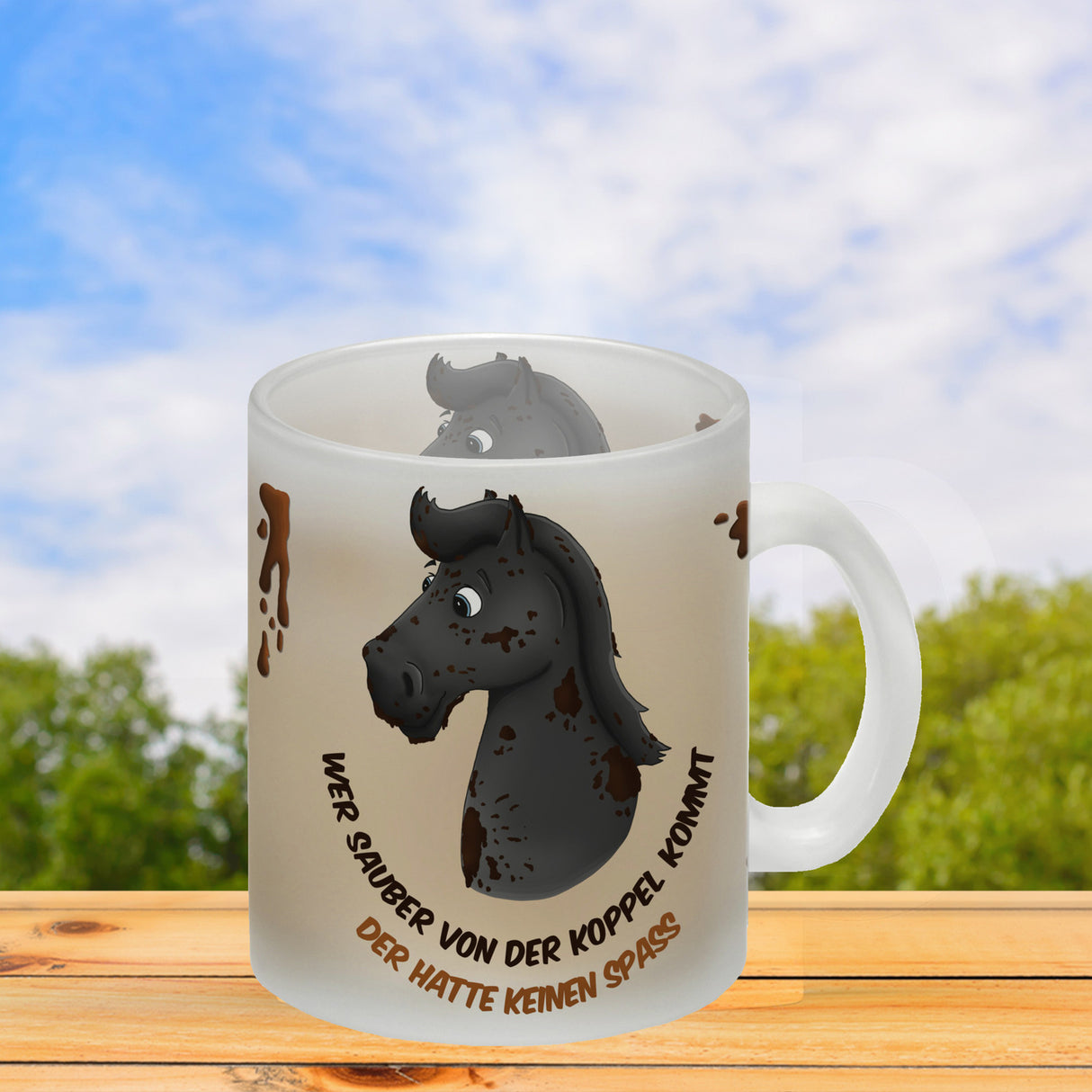 Kaffeebecher mit weißes Pferd Motiv und Spruch: Wer sauber von der Koppel kommt, ...