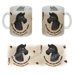 Kaffeebecher mit weißes Pferd Motiv und Spruch: Wer sauber von der Koppel kommt, ...