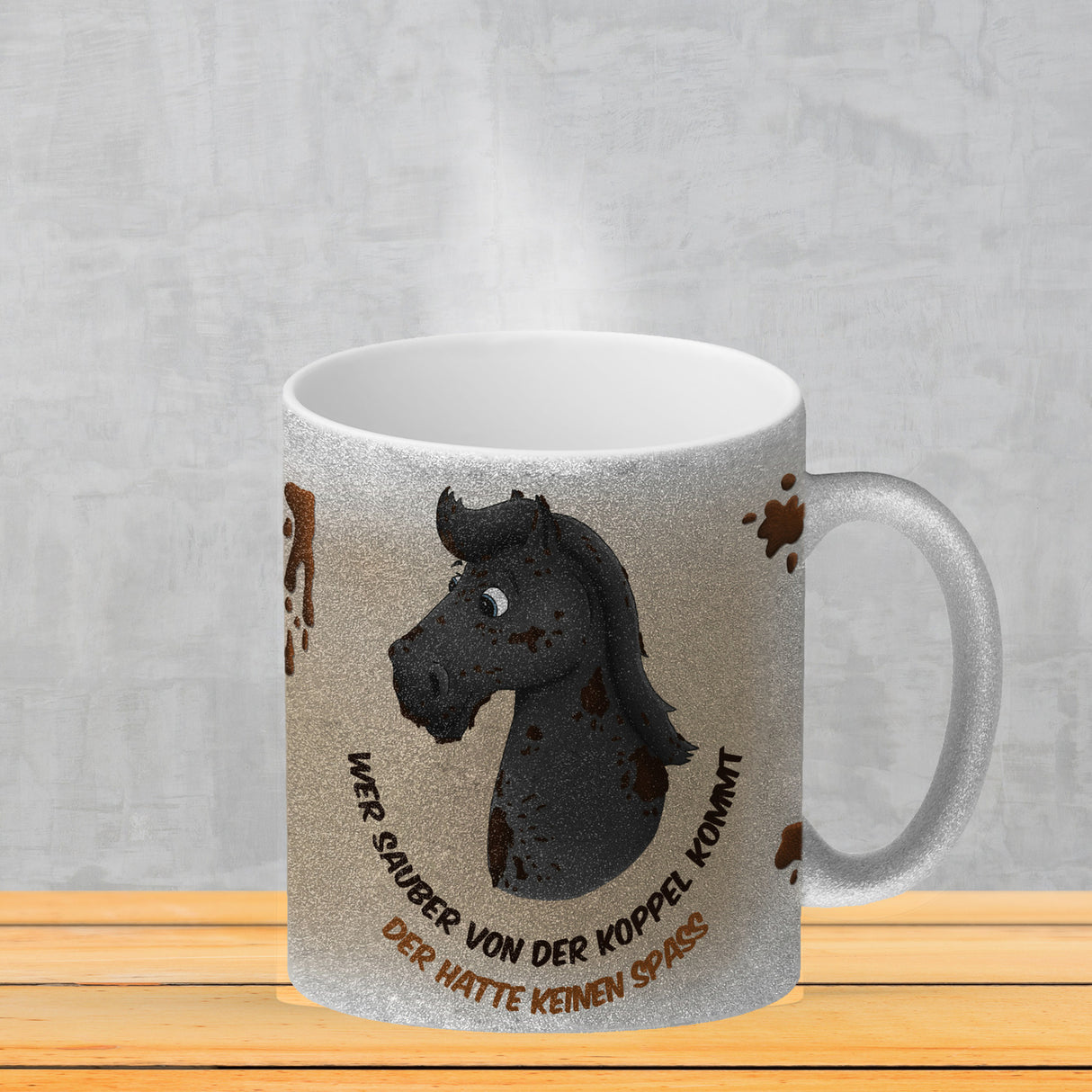Kaffeebecher mit weißes Pferd Motiv und Spruch: Wer sauber von der Koppel kommt, ...