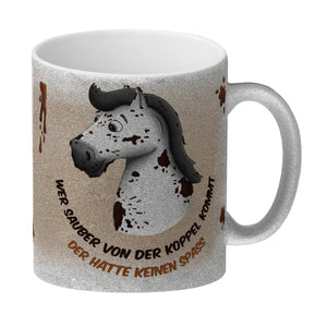 Kaffeebecher mit weißes Pferd Motiv und Spruch: Wer sauber von der Koppel kommt, ...