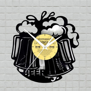 Bier Vinyl Wanduhr aus einer echten Schallplatte