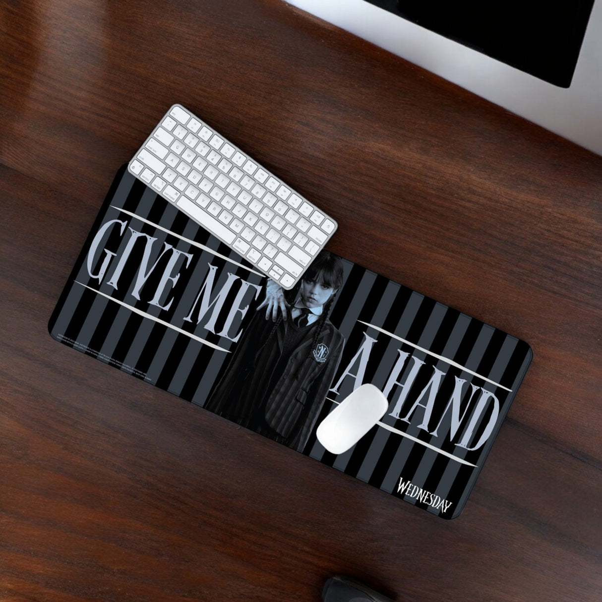 Wednesday Addams Schreibtischunterlage Mauspad mit Give Me a Hand Design