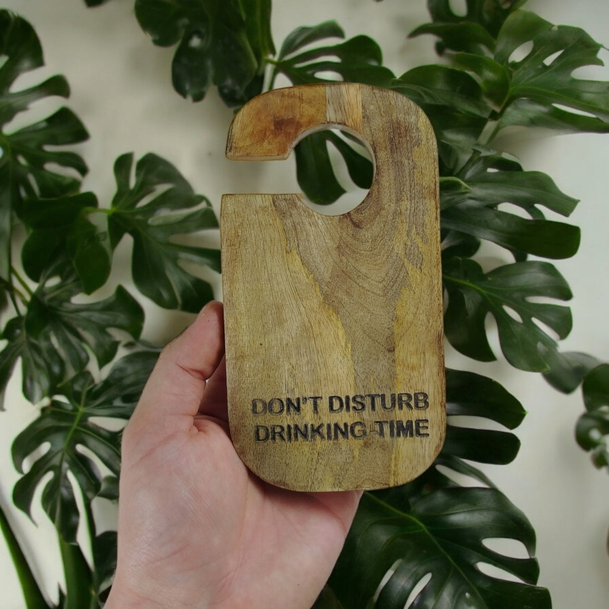 Drinking Time Untersetzer im Design eines Türhängers aus Mangoholz im 4er Set