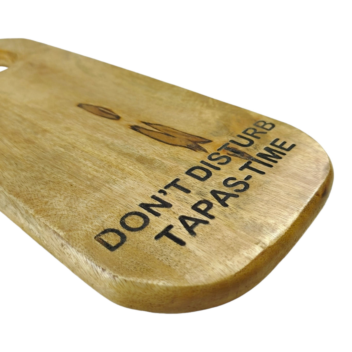Tapas Time Schneidebrett im Design eines Türhängers aus Mangoholz