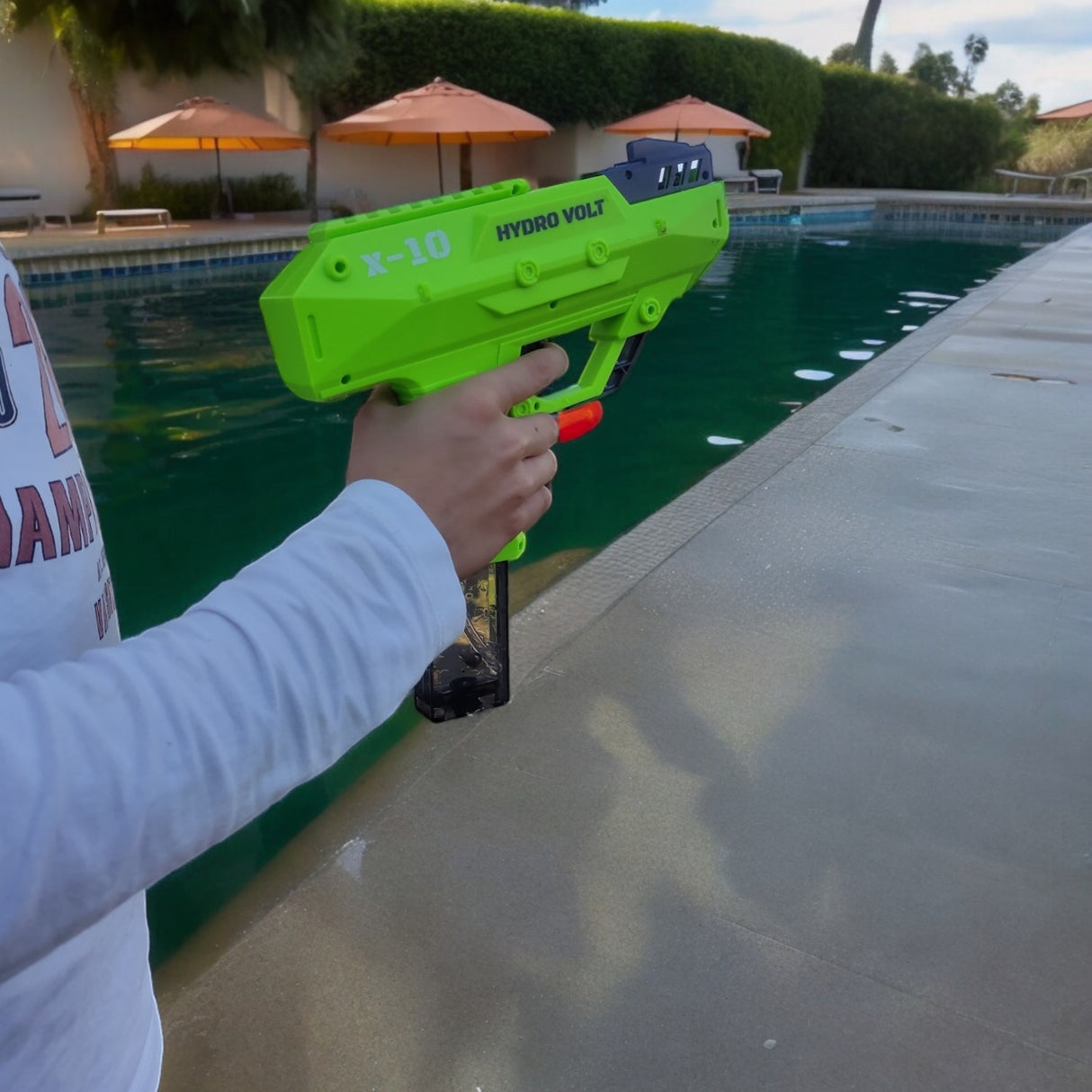 SPLASH elektrische Wasserpistole Spritzpistole mit Licht in zufälliger Farbe