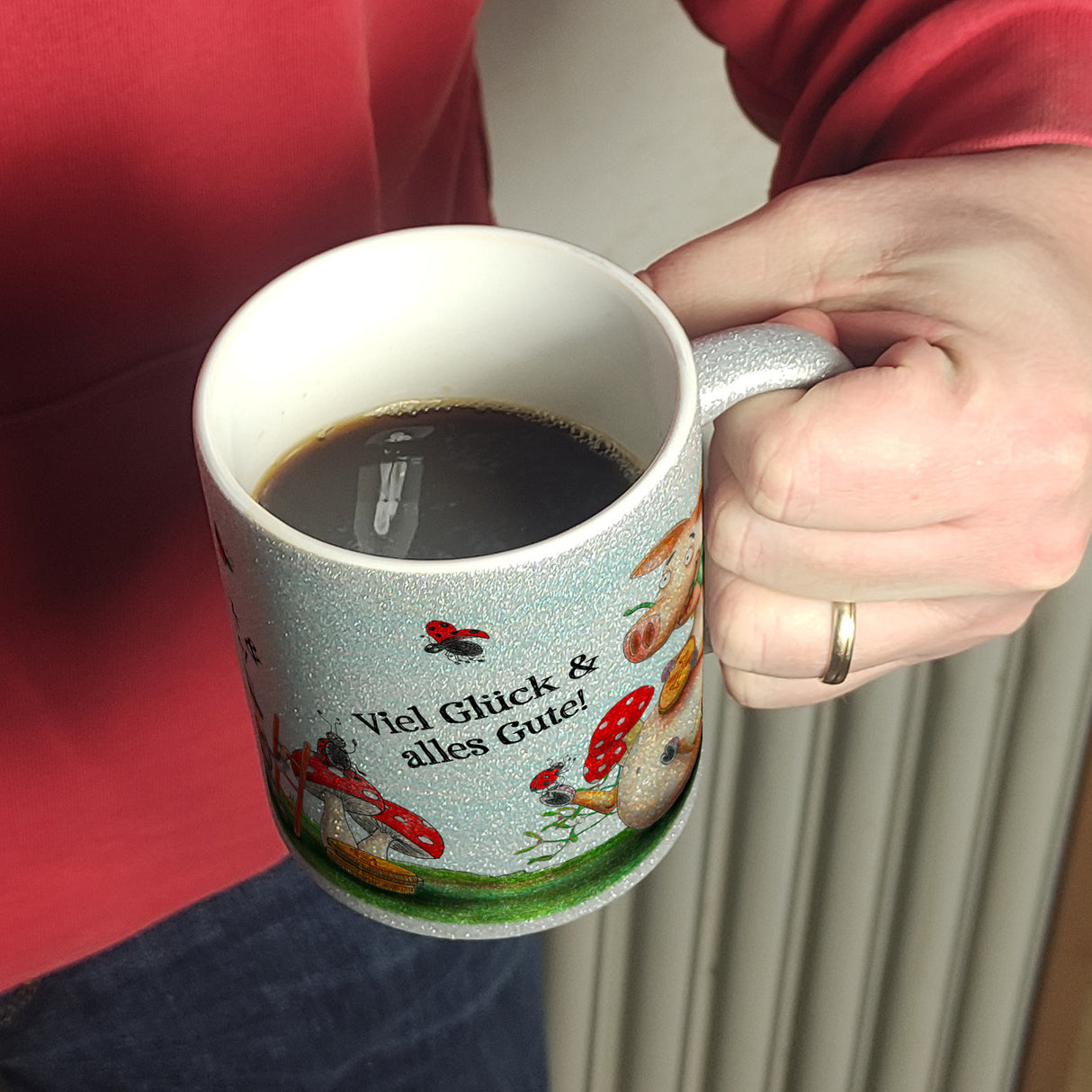 Kaffeebecher mit Glücksschwein Motiv und Spruch: Viel Glück und alles Gute!