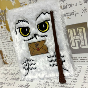 Harry Potter Hedwig Plüsch Notizbuch mit Zauberstab-Kugelschreiber