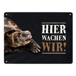 Metallschild mit Schildkröte Motiv und Spruch: Hier wachen wir!
