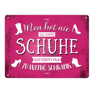 Metallschild mit Spruch: Man hat nie zu viele Schuhe, ...