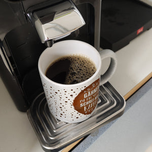 Kaffeebecher mit Spruch: Gähnen ist ein stummer Schrei nach Kaffee