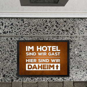 Hier sind wir daheim Fußmatte Zuhause Wohnungstüre Haustüre Home Hotel