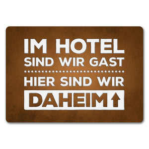 Hier sind wir daheim Fußmatte Zuhause Wohnungstüre Haustüre Home Hotel