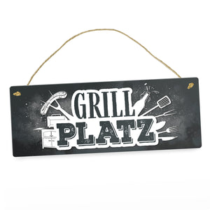 Grillplatz Metallschild Fleisch Wurst grillen Grill Bier Hobby Besteck Grillzange Freunde