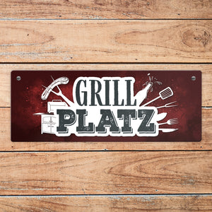 Grillplatz Metallschild Fleisch Wurst grillen Grill Bier Hobby Besteck Grillzange Freunde