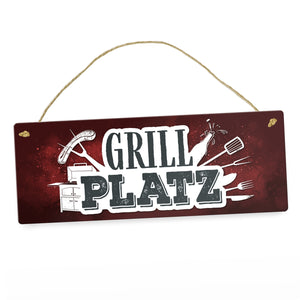 Grillplatz Metallschild Fleisch Wurst grillen Grill Bier Hobby Besteck Grillzange Freunde