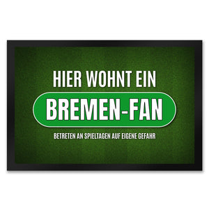 Hier wohnt ein Bremen-Fan Fußmatte mit Rasen Motiv