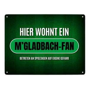 Hier wohnt ein M'Gladbach-Fan Metallschild mit Rasen Motiv