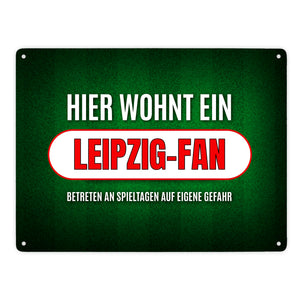 Hier wohnt ein Leipzig-Fan Metallschild mit Rasen Motiv