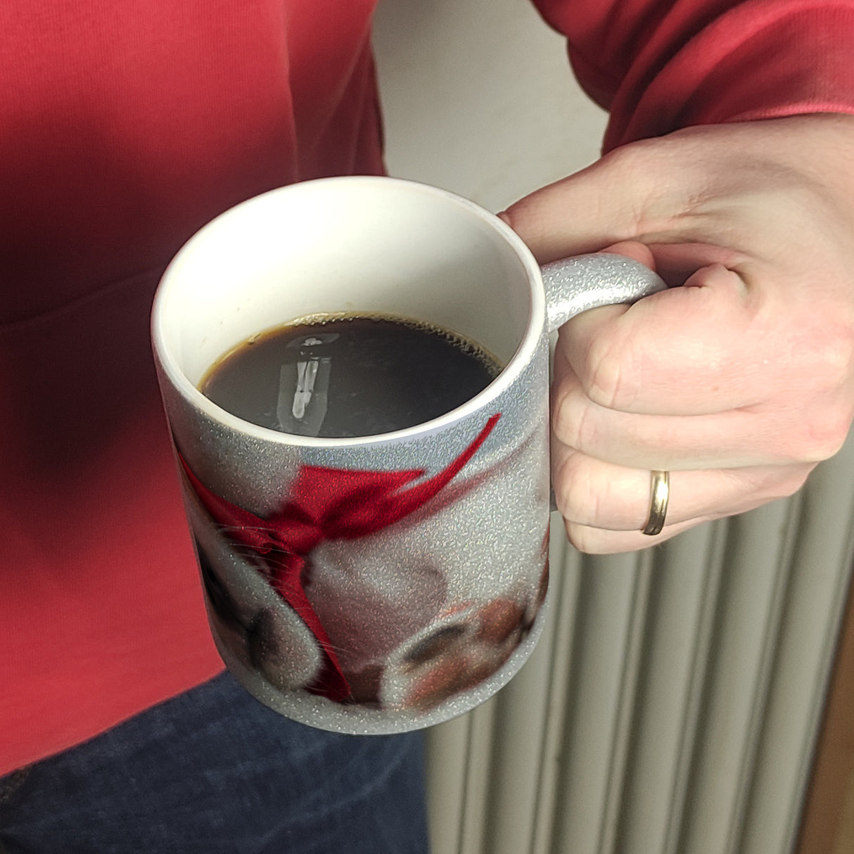 Weihnachtshund Jack mit Nikolausmütze Kaffeebecher