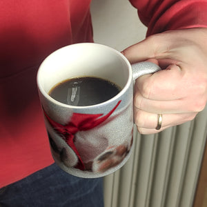 Weihnachtshund Jack mit Nikolausmütze Kaffeebecher