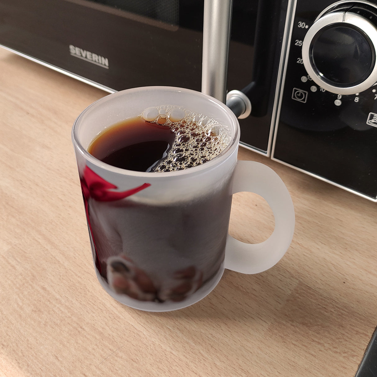Weihnachtshund Jack mit Nikolausmütze Kaffeebecher