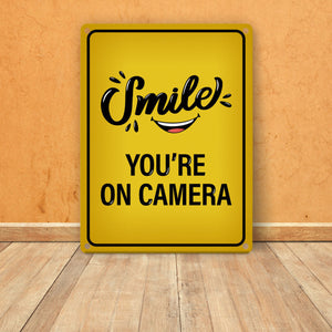 Smile you're on camera Metallschild - Kamera Lachen Lächeln Grundstück Eigentum Geischt
