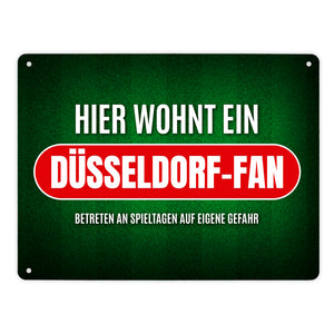 Hier wohnt ein Düsseldorf-Fan Metallschild mit Rasen Motiv