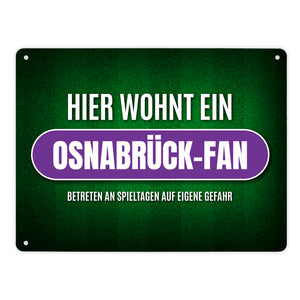 Hier wohnt ein Osnabrück-Fan Metallschild mit Rasen Motiv