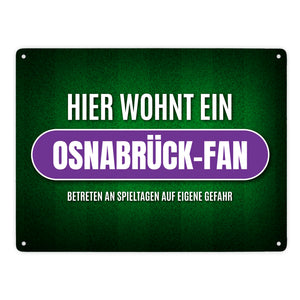 Hier wohnt ein Osnabrück-Fan Metallschild mit Rasen Motiv