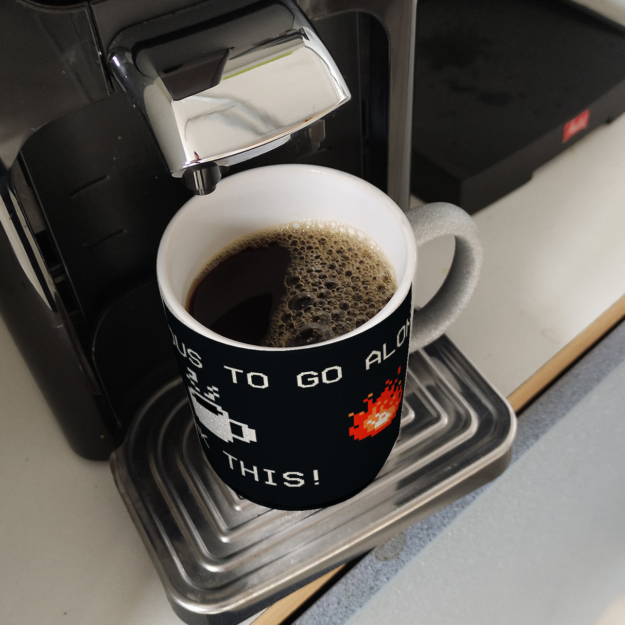 Dangerous to go Alone Kaffeebecher für alle Retro Zocker mit Pixel-Motiv