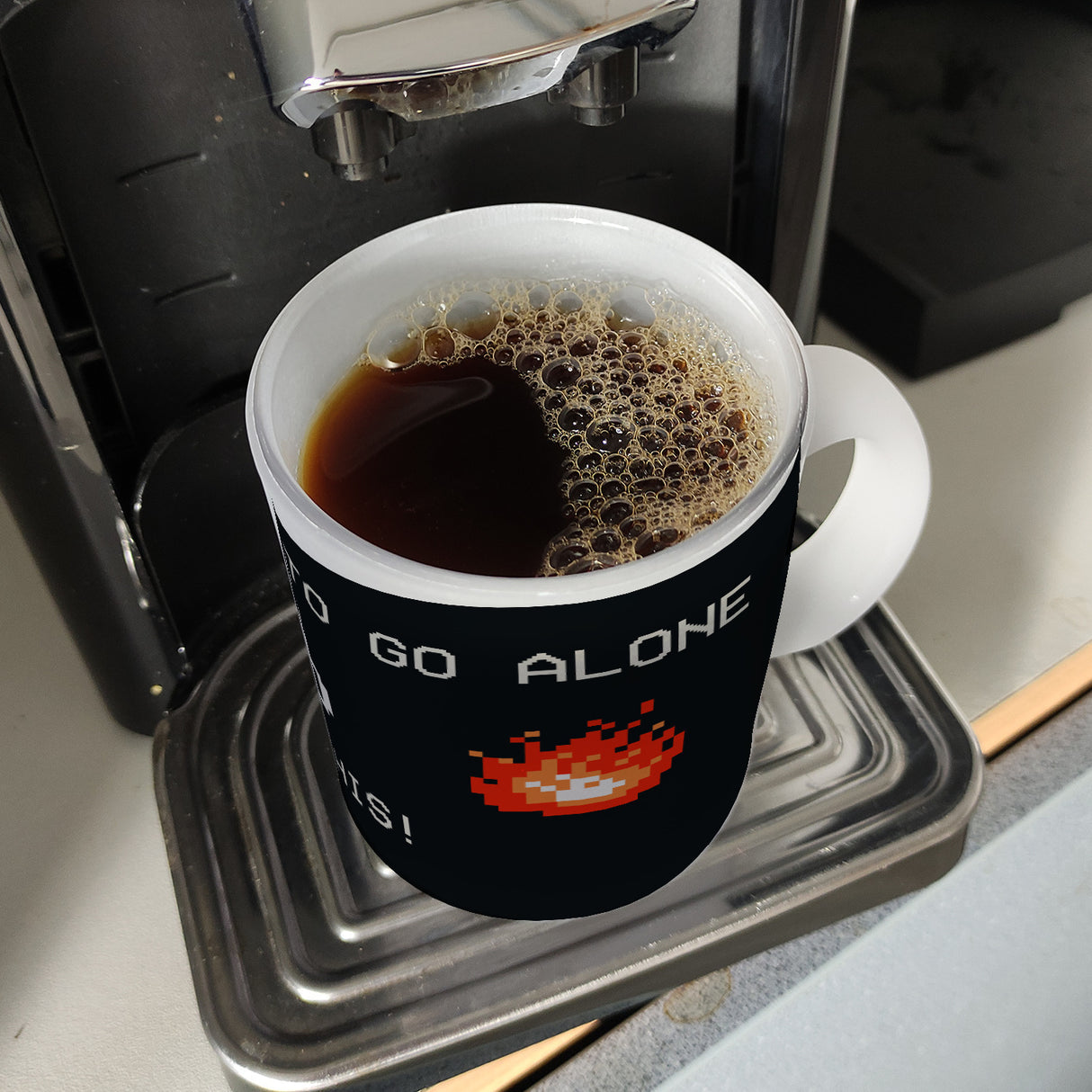 Dangerous to go Alone Kaffeebecher für alle Retro Zocker mit Pixel-Motiv