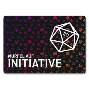 Tabletop Fußmatte mit Würfelmuster und Spruch: Würfel auf Initiative