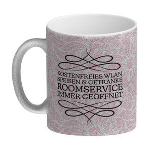 Hotel Mama Tasse mit floralen Mustern und Aufschriften