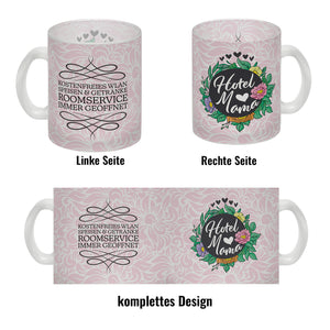 Hotel Mama Tasse mit floralen Mustern und Aufschriften