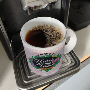 Hotel Mama Tasse mit floralen Mustern und Aufschriften