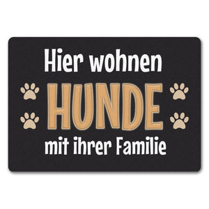 Hier wohnt ein Hund mit seinem Personal Fußmatte
