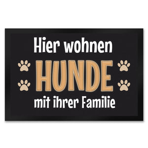 Hier wohnt ein Hund mit seinem Personal Fußmatte