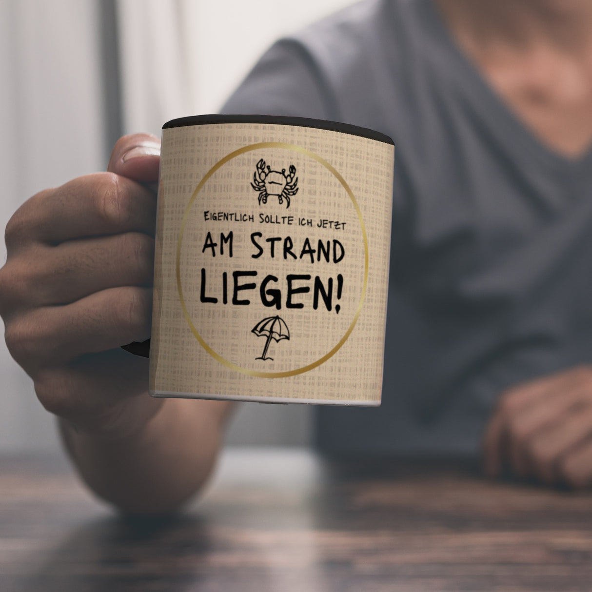 Eigentlich sollte ich jetzt am Strand liegen Kaffeebecher