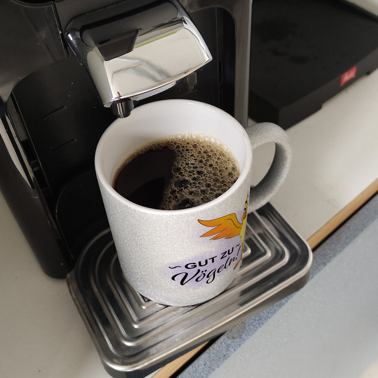 Gut zu Vögeln Kaffeebecher mit lustigem Vögelchen und Spruch