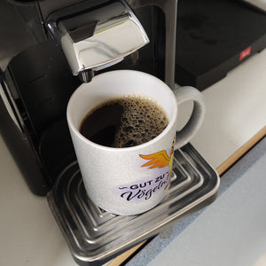 Gut zu Vögeln Kaffeebecher mit lustigem Vögelchen und Spruch