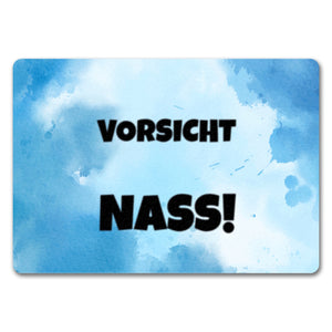 Vorsicht Nass! Fussmatte mit Tropfen oder Wasserpfütze