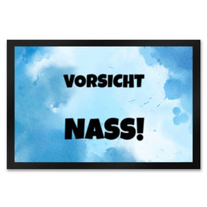Vorsicht Nass! Fussmatte mit Tropfen oder Wasserpfütze