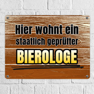 Hier wohnt ein staatlich geprüfter Bierologe Metallschild im Bierdesign