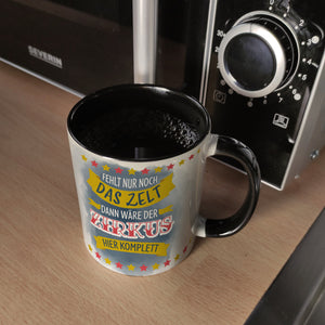 Fehlt nur noch das Zelt, dann wäre der Zirkus hier komplett Kaffeebecher mit buntem Zirkusdesign