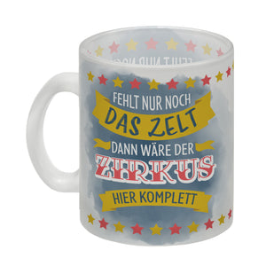 Fehlt nur noch das Zelt, dann wäre der Zirkus hier komplett Kaffeebecher mit buntem Zirkusdesign