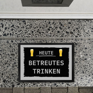Heute betreutes Trinken Fußmatte in 35x50 cm mit rotem Rahmen