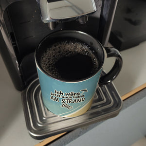 Ich wäre jetzt auch lieber am Strand - Kaffeebecher mit Strandmotiv