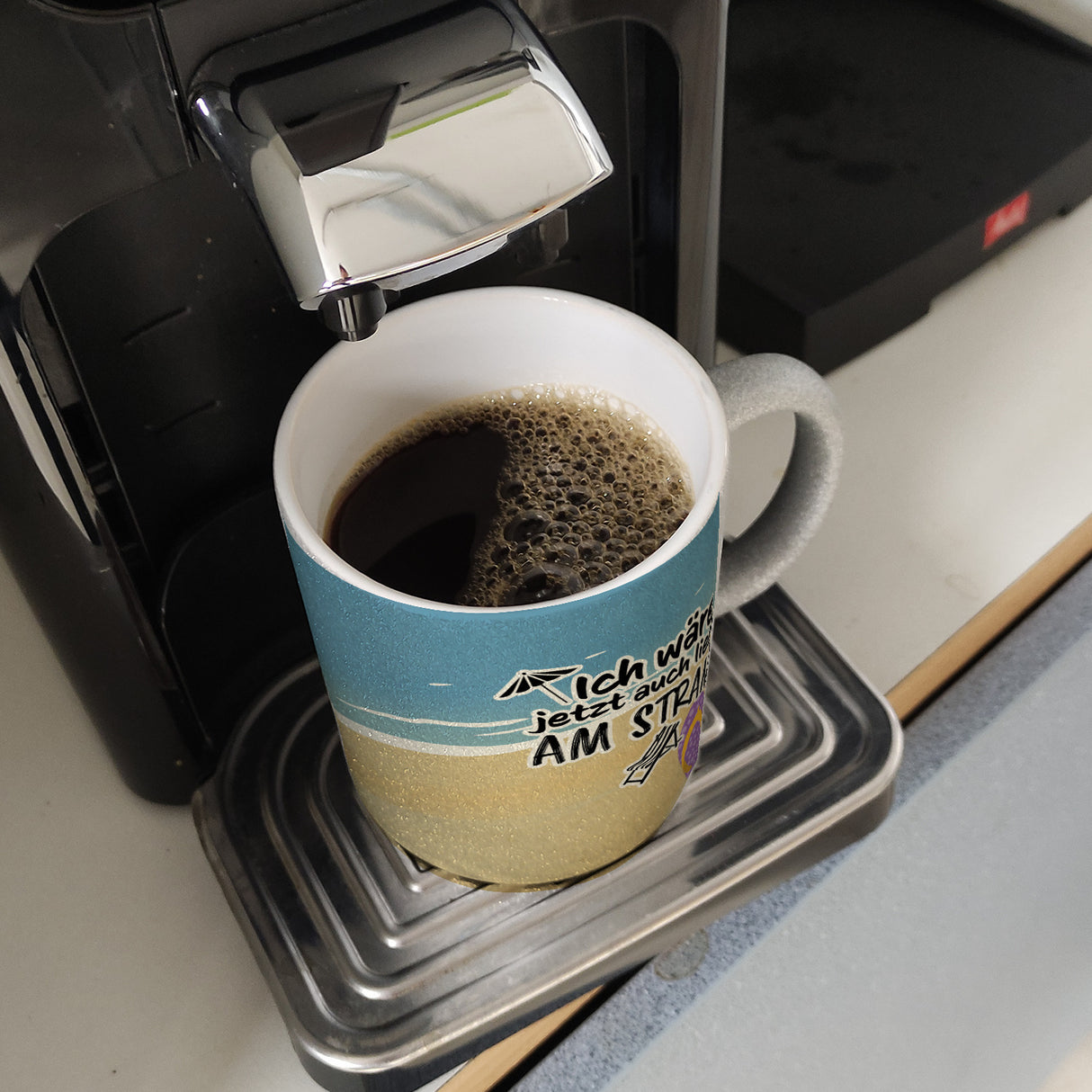 Ich wäre jetzt auch lieber am Strand - Kaffeebecher mit Strandmotiv