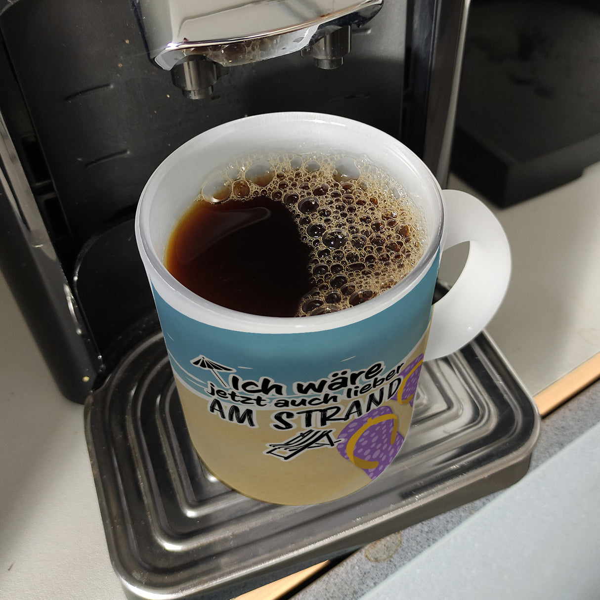 Ich wäre jetzt auch lieber am Strand - Kaffeebecher mit Strandmotiv