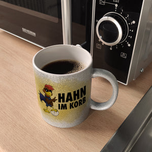 Hahn im Korb - Kaffeebecher mit coolem Cartoon-Hahn